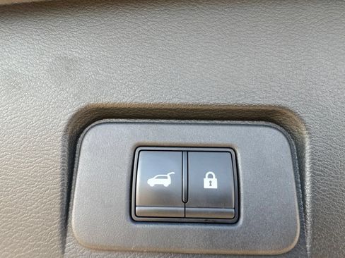 Certified 2025 Nissan Rogue SV FWD image 36