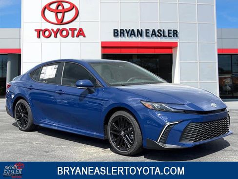 Used 2026 Toyota Camry SE image 1