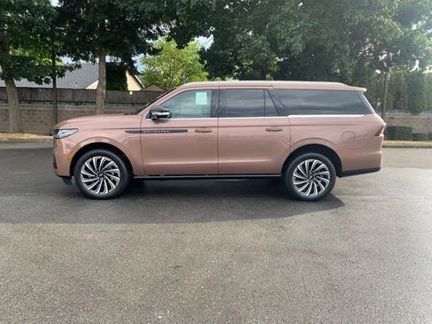 New 2025 Lincoln Navigator L Black Label image 2