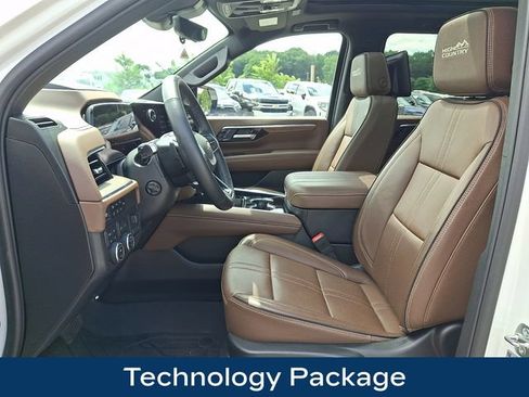 Used 2025 Chevrolet Suburban High Country AWD/4WD image 2