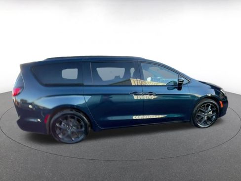 Used 2025 Chrysler Pacifica Limited FWD image 16