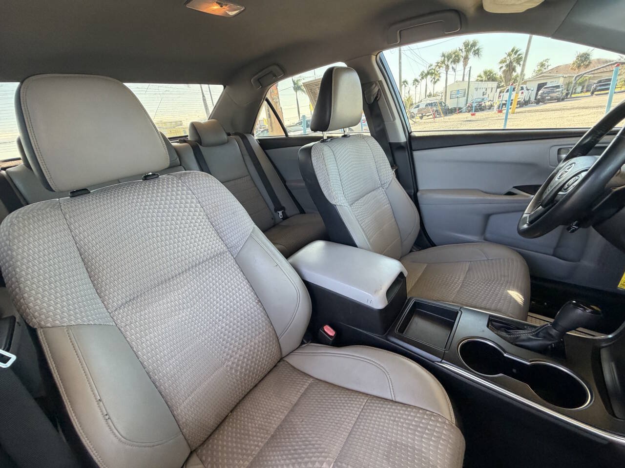 Used 2015 Toyota Camry SE FWD image 19