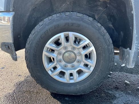 Used 2024 Chevrolet Silverado 2500 LT w/ Convenience Package image 9