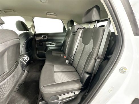 Used 2022 Kia Sorento LX image 23