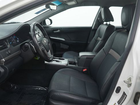 Used 2014 Toyota Camry SE image 15