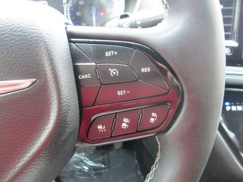 Used 2023 Chrysler Pacifica Touring-L w/ S Appearance Package AWD/4WD image 24