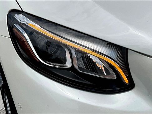 Used 2018 Mercedes-Benz GLC 300 4MATIC image 32