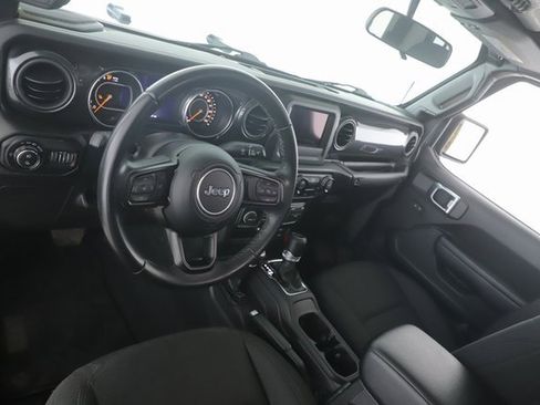 Used 2022 Jeep Gladiator Sport image 17