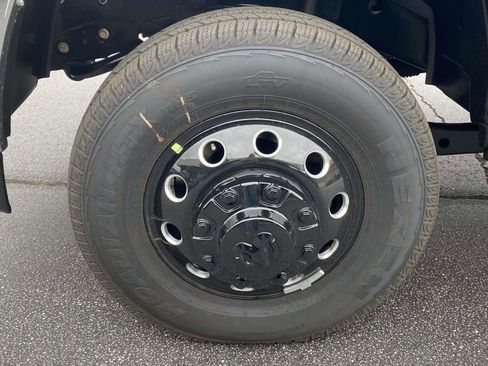 Used 2024 RAM 3500 Tradesman w/ Chrome Appearance Group image 12