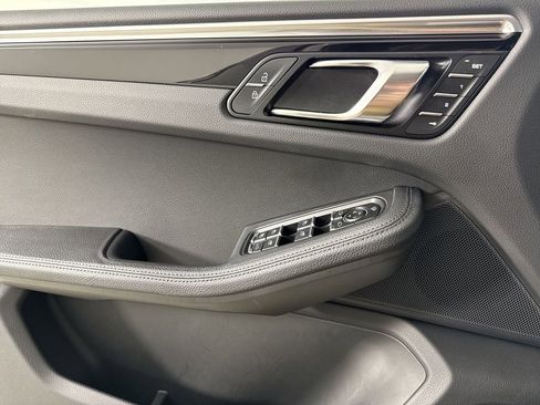 Certified 2024 Porsche Macan AWD/4WD image 34