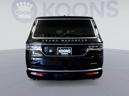 Used 2024 Jeep Grand Wagoneer Series III w/ HD Trailer Tow Package AWD/4WD image 5