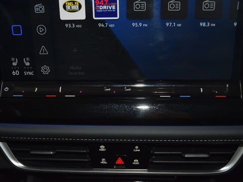 Used 2025 Volkswagen Atlas SEL AWD/4WD image 30