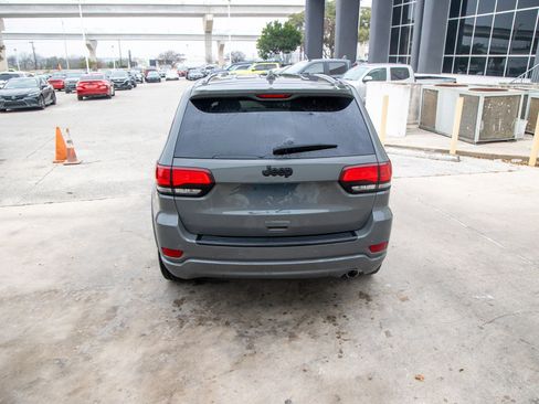 Used 2022 Jeep Grand Cherokee Laredo X image 8