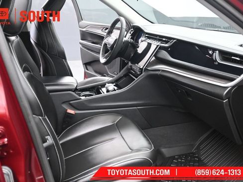 Used 2023 Jeep Grand Cherokee Limited AWD/4WD image 29