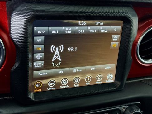 Used 2023 Jeep Gladiator Rubicon AWD/4WD image 8