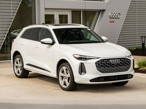 Certified 2025 Audi Q5 Premium w/ Premium Plus AWD/4WD image 2
