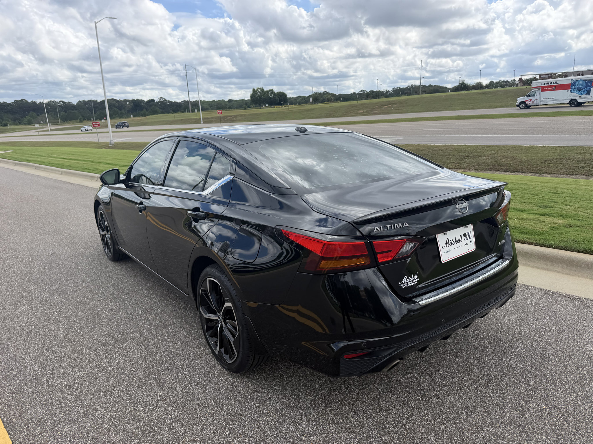 Used 2023 Nissan Altima 2.5 SR w/ SR Premium Package AWD/4WD image 9