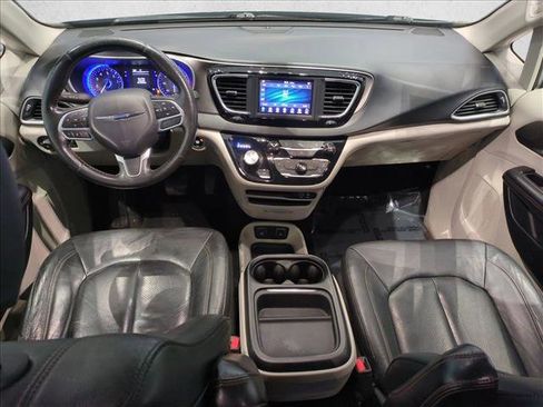 Used 2020 Chrysler Pacifica Touring-L w/ Tire & Wheel Group image 19