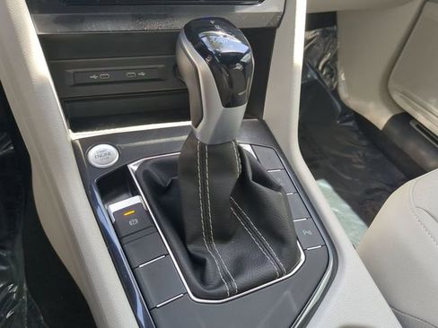 Certified 2023 Volkswagen Tiguan SE R-Line image 25