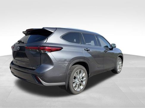 Used 2021 Toyota Highlander Limited AWD/4WD image 16