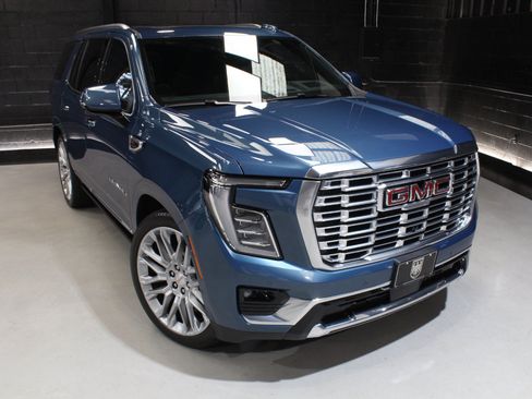 Used 2025 GMC Yukon Denali w/ Denali Reserve Package AWD/4WD image 12