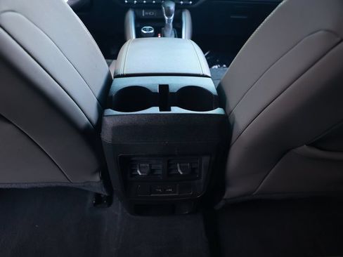 Used 2024 Chevrolet Colorado ZR2 w/ Technology Package AWD/4WD image 32