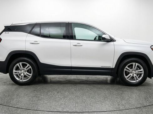 Used 2024 GMC Terrain SLE image 11