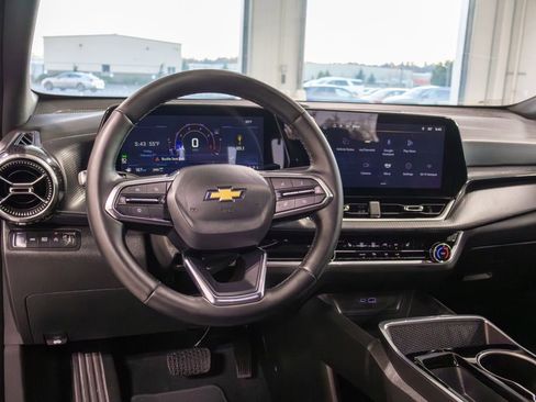 Used 2025 Chevrolet Equinox LT image 16