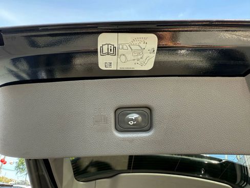 Used 2019 Lincoln Nautilus Select image 42