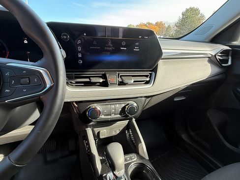 Certified 2025 Chevrolet TrailBlazer LT w/ LT Cold Weather Package image 18