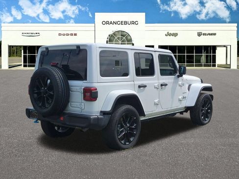 Used 2024 Jeep Wrangler Unlimited Sahara AWD/4WD image 8