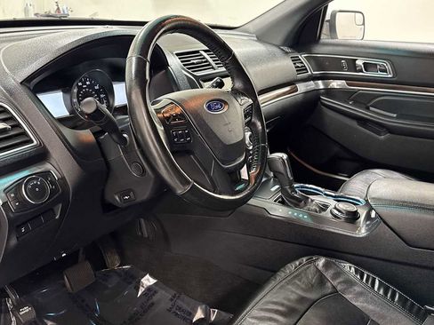 Used 2017 Ford Explorer Limited image 12