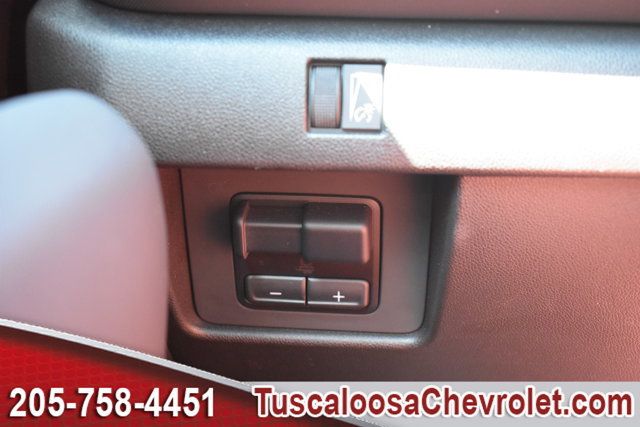Used 2025 Chevrolet Colorado Z71 w/ Technology Package AWD/4WD image 42