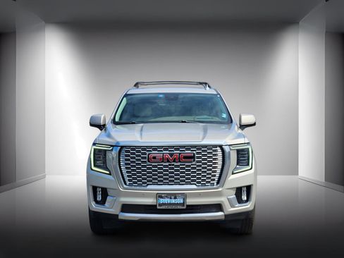 Used 2023 GMC Yukon XL Denali AWD/4WD image 5
