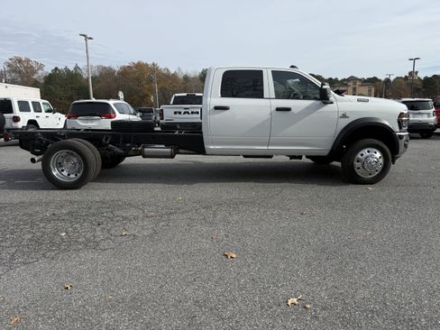 New 2026 RAM 5500 Tradesman w/ Chrome Appearance Group AWD/4WD image 8