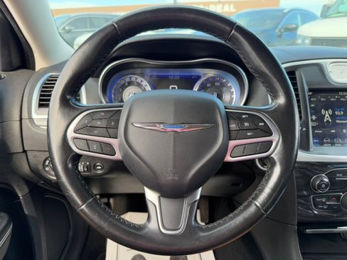 Used 2020 Chrysler 300 Touring w/ Sport Appearance Package image 20