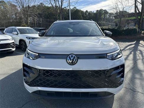 New 2026 Volkswagen Tiguan SE R-Line image 8