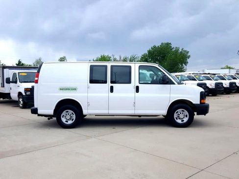 Used 2012 Chevrolet Express 3500 image 6