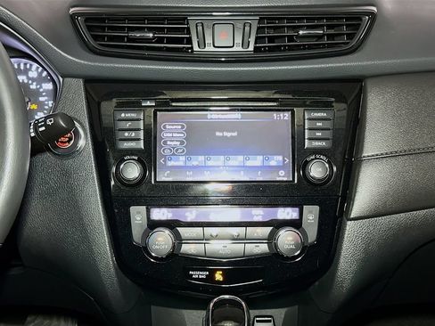 Used 2018 Nissan Rogue SV AWD/4WD image 11