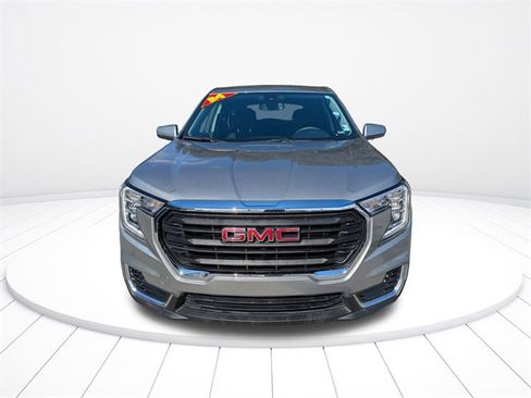 Used 2024 GMC Terrain SLE image 9
