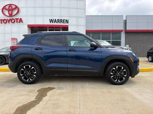 Used 2022 Chevrolet TrailBlazer LT w/ Convenience Package AWD/4WD image 3