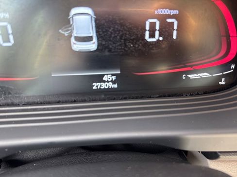 Used 2025 Hyundai Venue SEL image 20