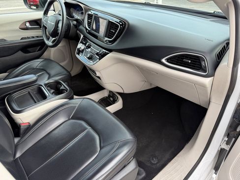 Used 2021 Chrysler Voyager Lxi image 28
