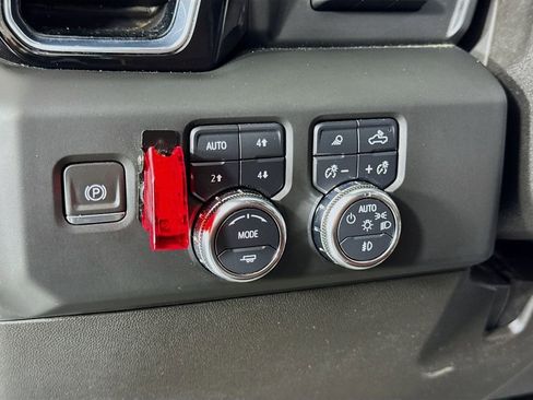 Used 2024 GMC Sierra 3500 Denali Ultimate AWD/4WD image 17