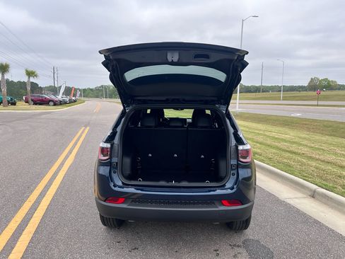 New 2026 Jeep Compass Latitude image 7