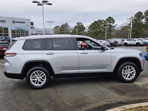 Used 2021 Jeep Grand Cherokee L Laredo w/ Luxury Tech Group I image 15