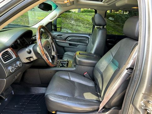 Used 2013 GMC Sierra 2500 Denali w/ Suspension Package, Off-Road image 9