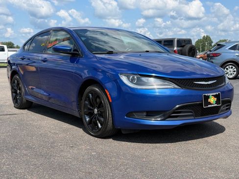Used 2015 Chrysler 200 S w/ Comfort Group AWD/4WD image 2