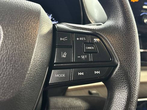 Used 2024 Toyota Sienna LE FWD image 40