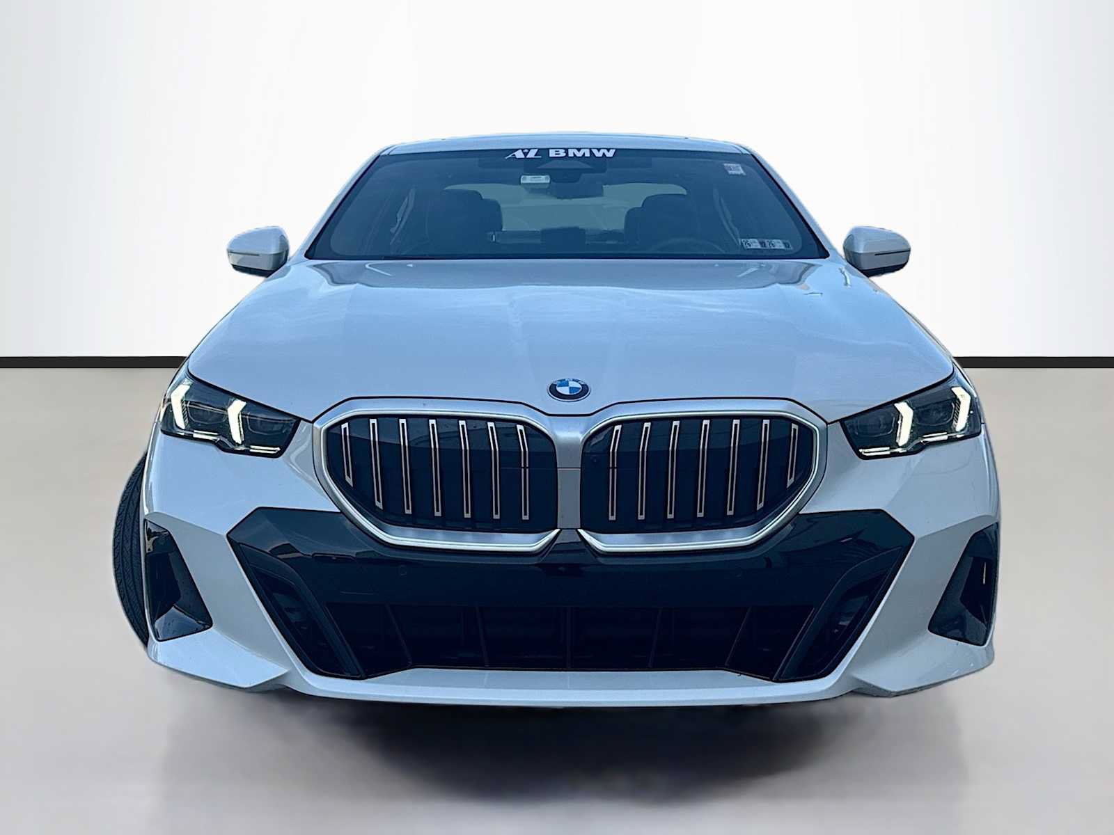 Used 2026 BMW 530i xDrive w/ M Sport Package AWD/4WD image 2